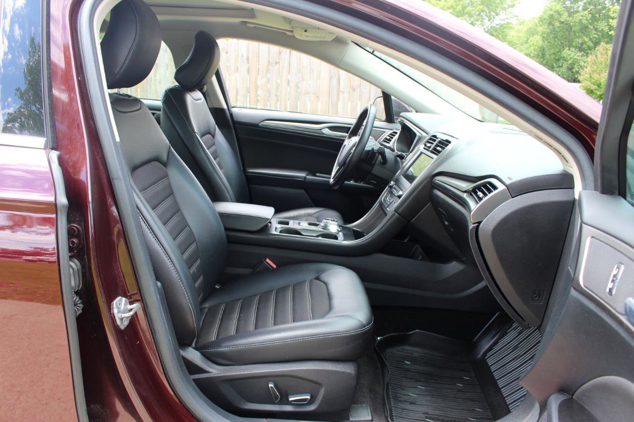 Used 2017 Ford Fusion SE w/ Equipment Group 201A AWD/4WD image 39