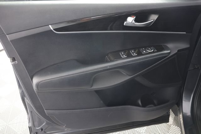 Used 2020 Kia Sorento FWD V6 image 24