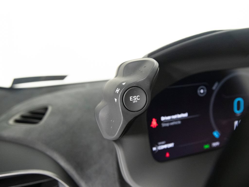 Used 2023 McLaren Artura RWD image 19