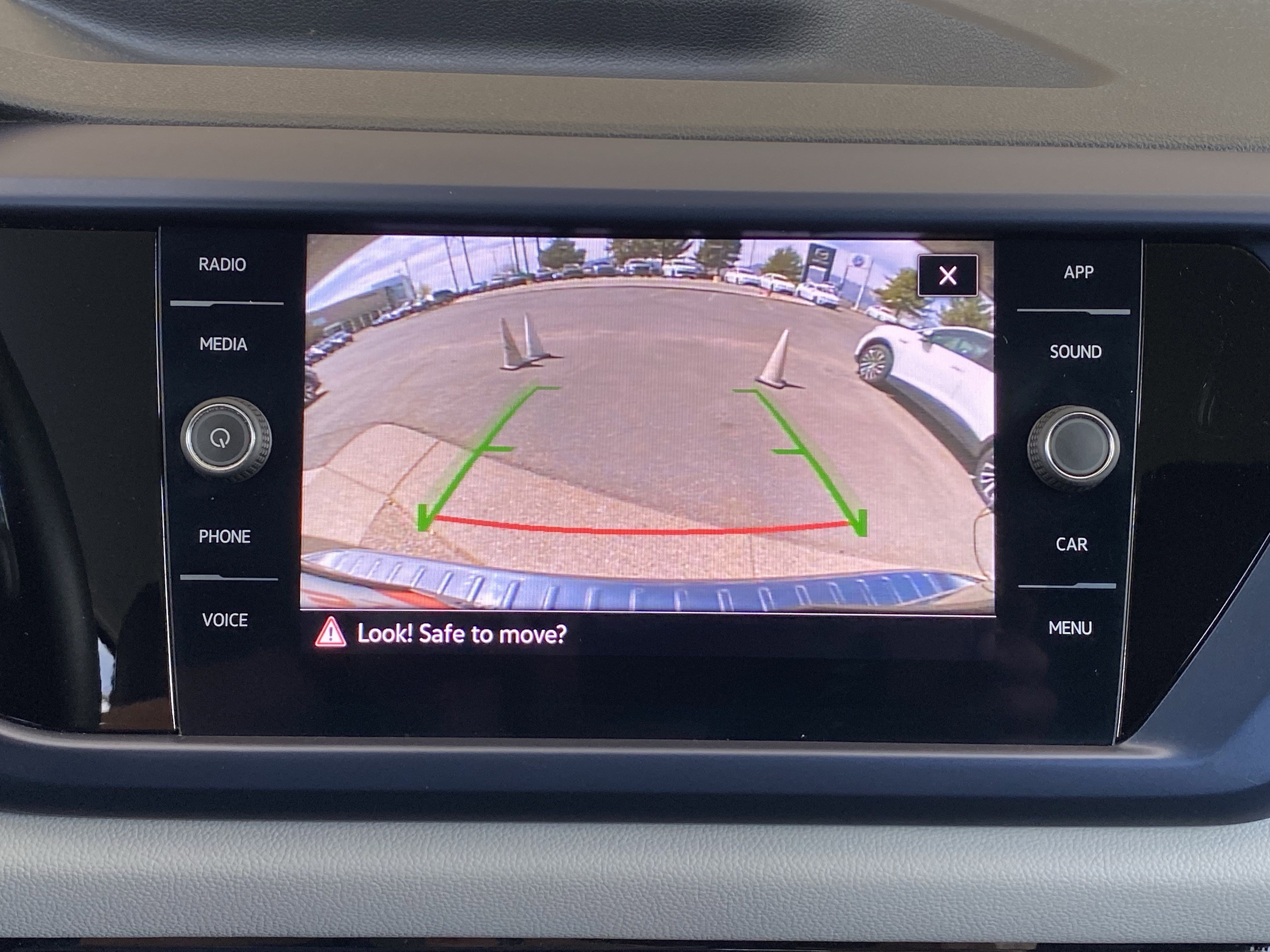 Certified 2022 Volkswagen Taos SE image 4