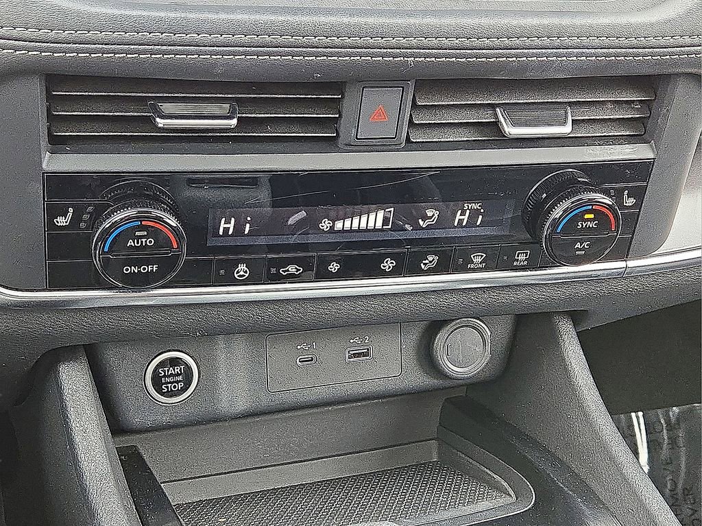 Used 2023 Nissan Rogue SV w/ SV Premium B Package image 30