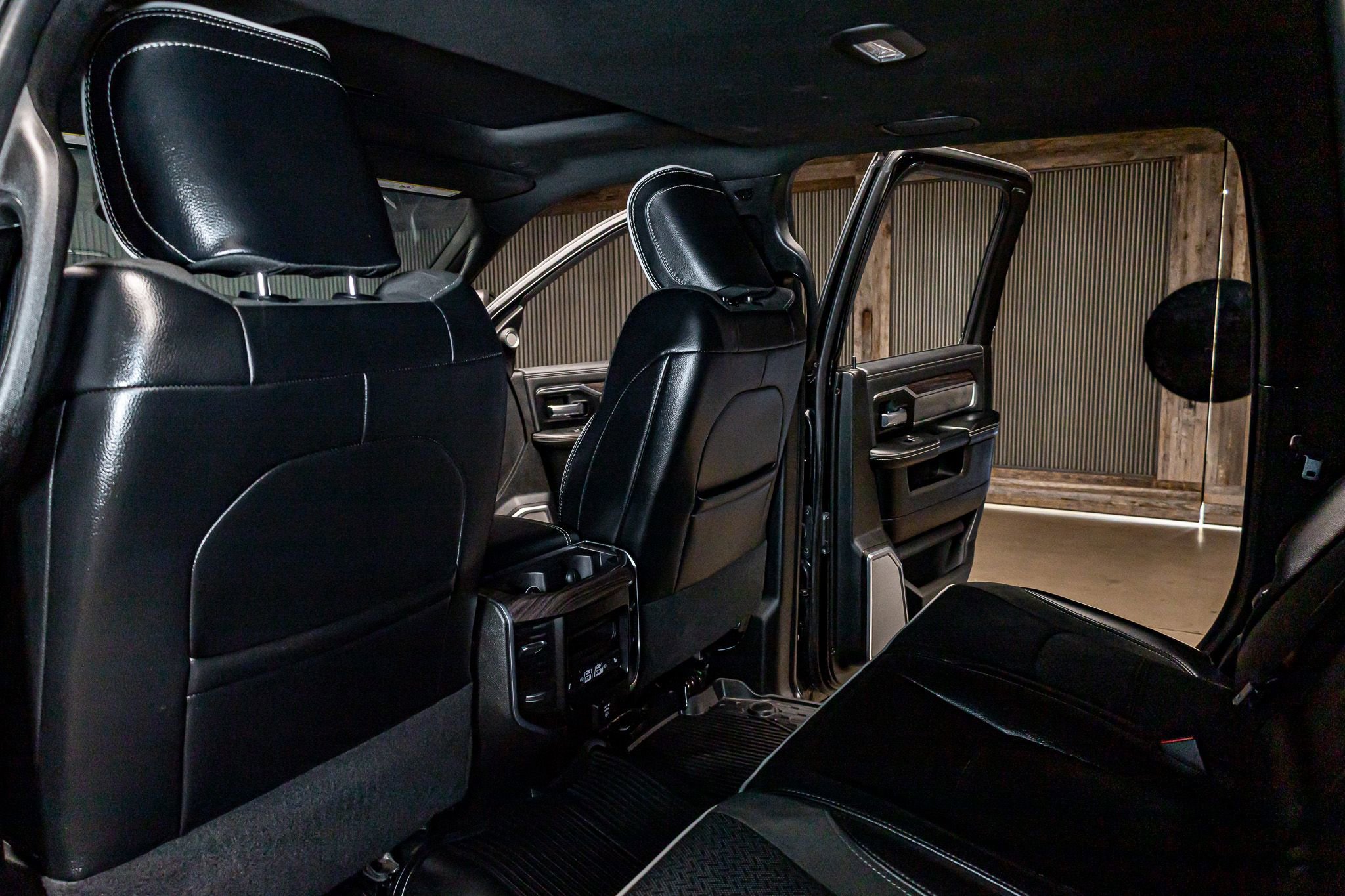 Used 2025 RAM 3500 Laramie AWD/4WD image 22