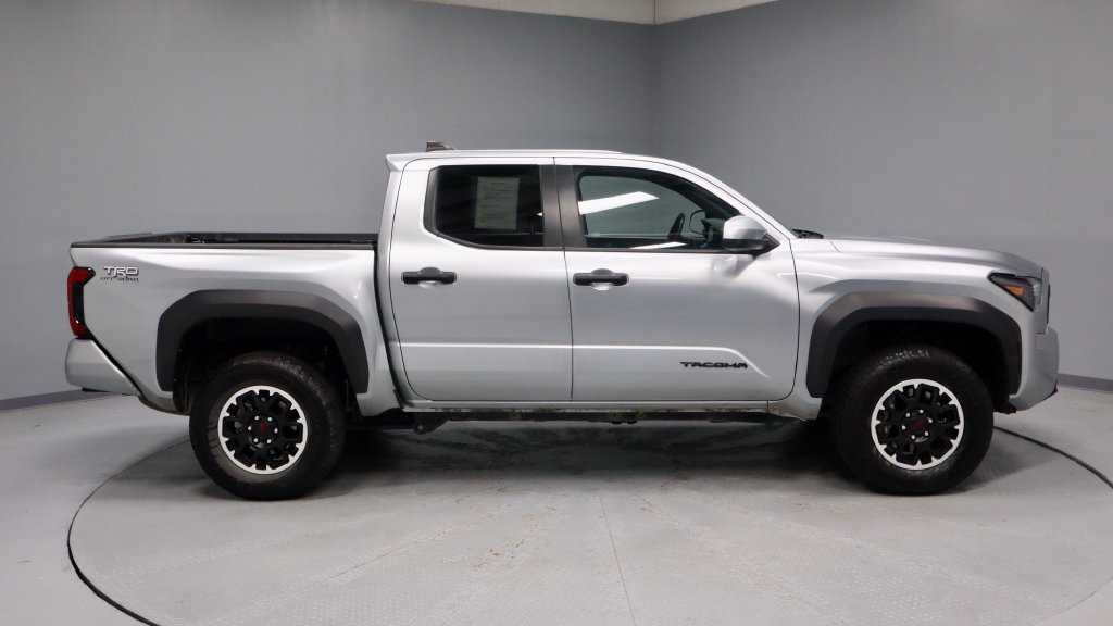 Used 2025 Toyota Tacoma TRD Off-Road AWD/4WD image 11
