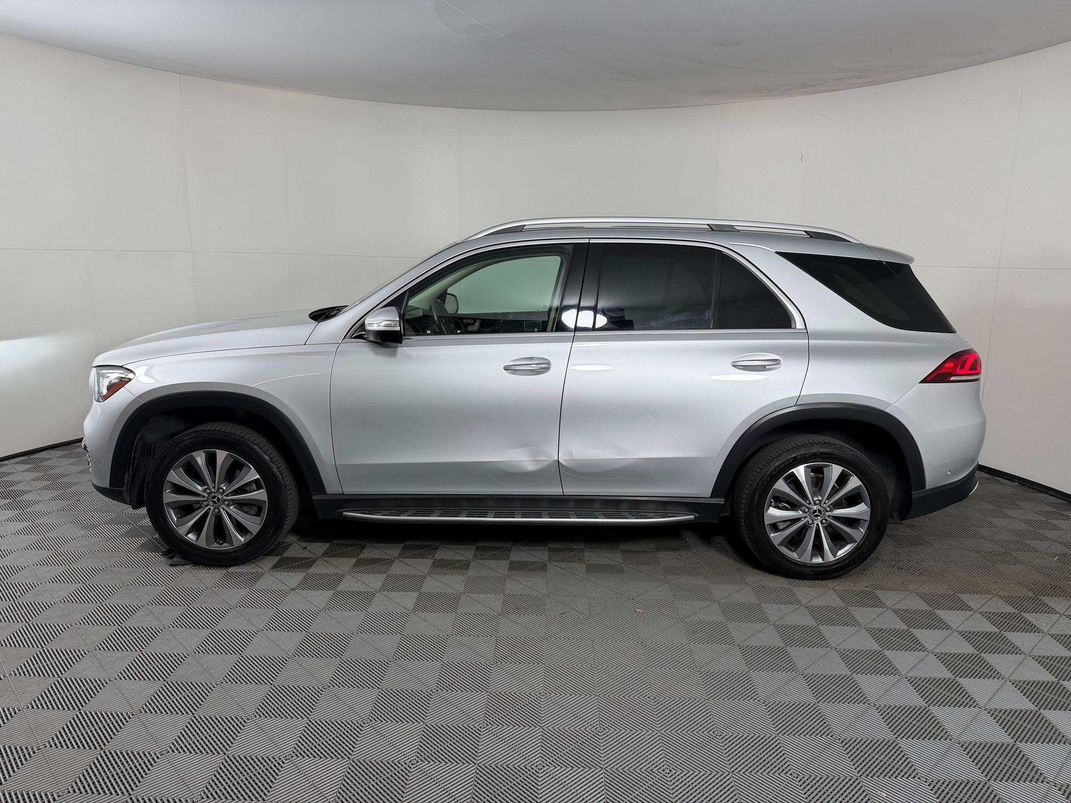 Used 2020 Mercedes-Benz GLE 350 image 2
