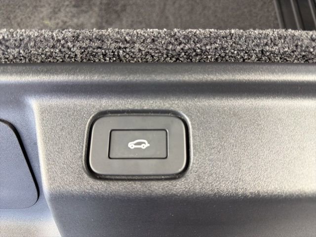 Used 2026 Land Rover Range Rover Long Wheelbase SE image 15