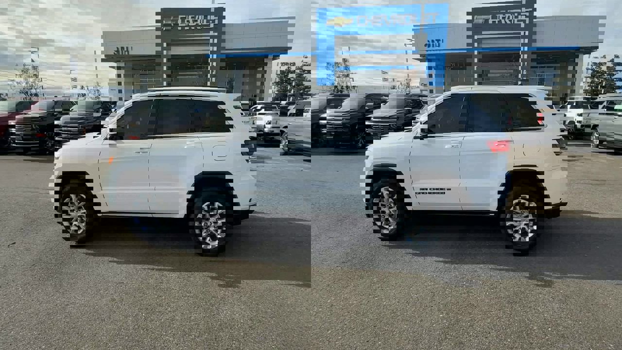 Used 2022 Jeep Grand Cherokee Laredo X image 4