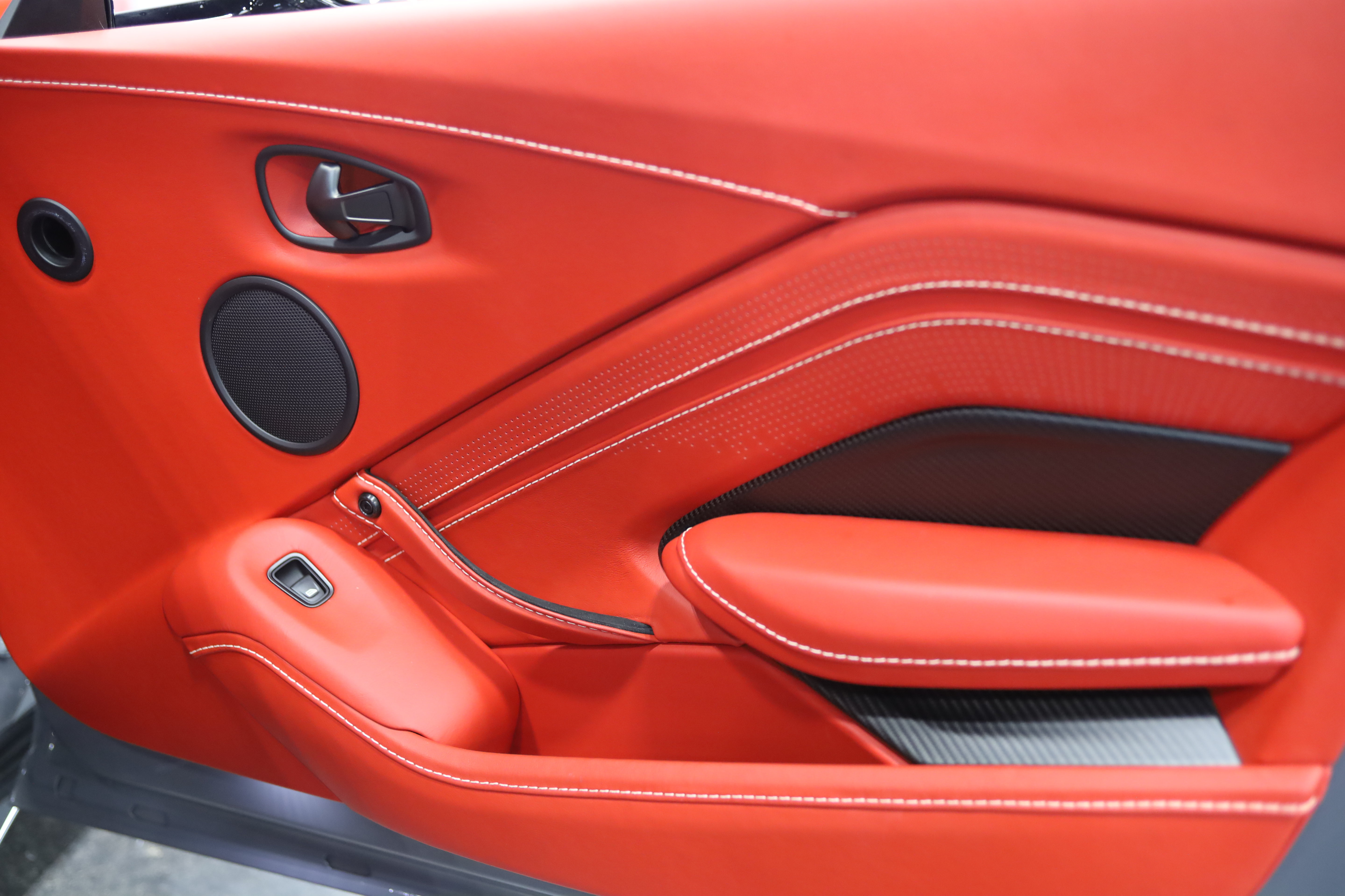 Used 2019 Aston Martin V8 Vantage Coupe RWD image 30