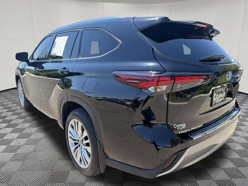 Used 2025 Toyota Highlander Platinum AWD/4WD image 5