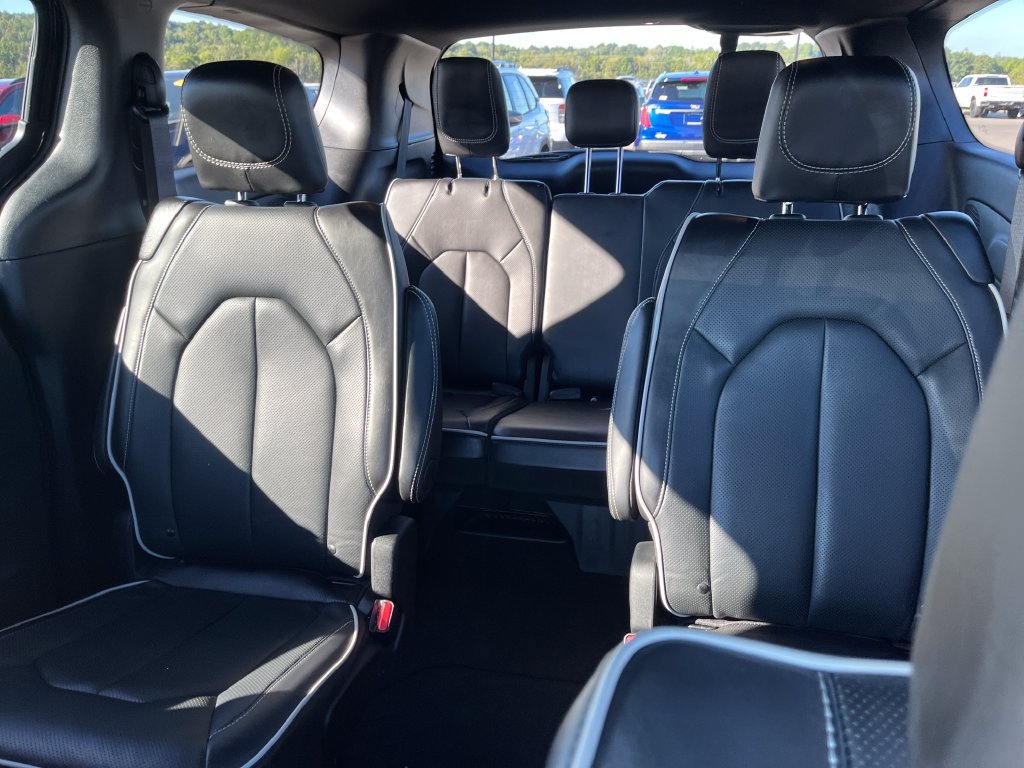 Used 2026 Chrysler Pacifica Limited FWD image 13