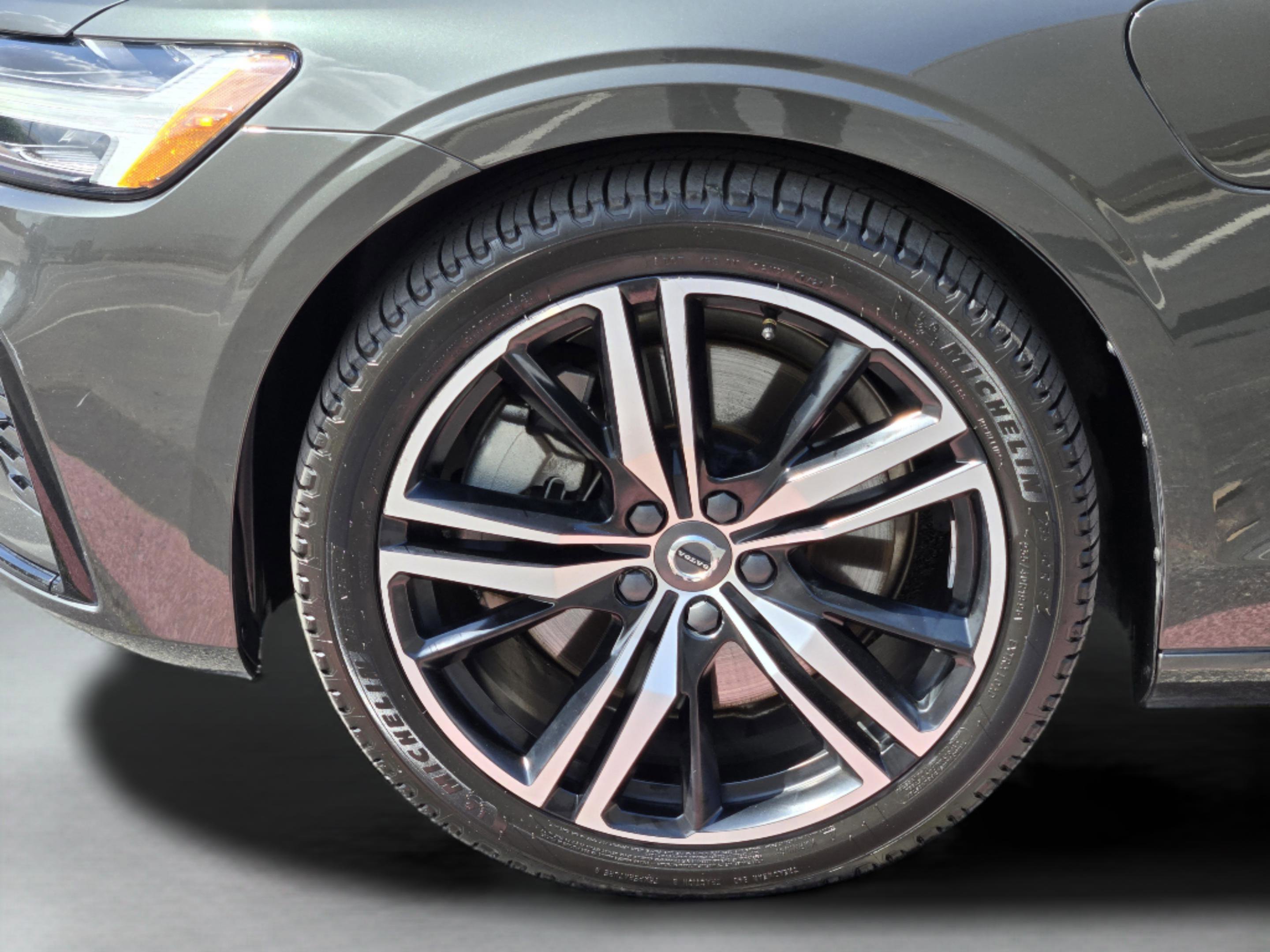 Used 2022 Volvo S60 T8 R-Design Expression w/ Premium Package image 36