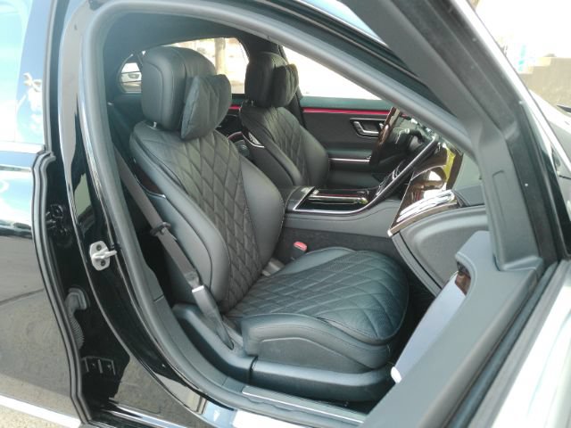 Used 2024 Mercedes-Benz S 580e 4MATIC Sedan image 27