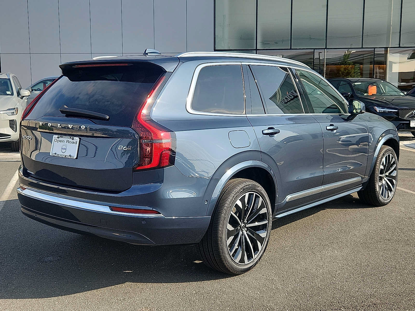 Used 2026 Volvo XC90 B6 Ultra w/ Protection Package AWD/4WD image 6