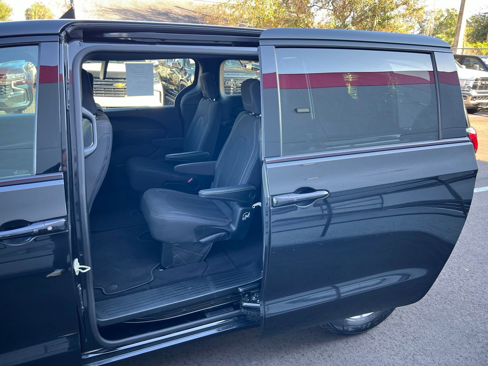 Used 2019 Chrysler Pacifica Touring Plus w/ S Appearance Package image 40