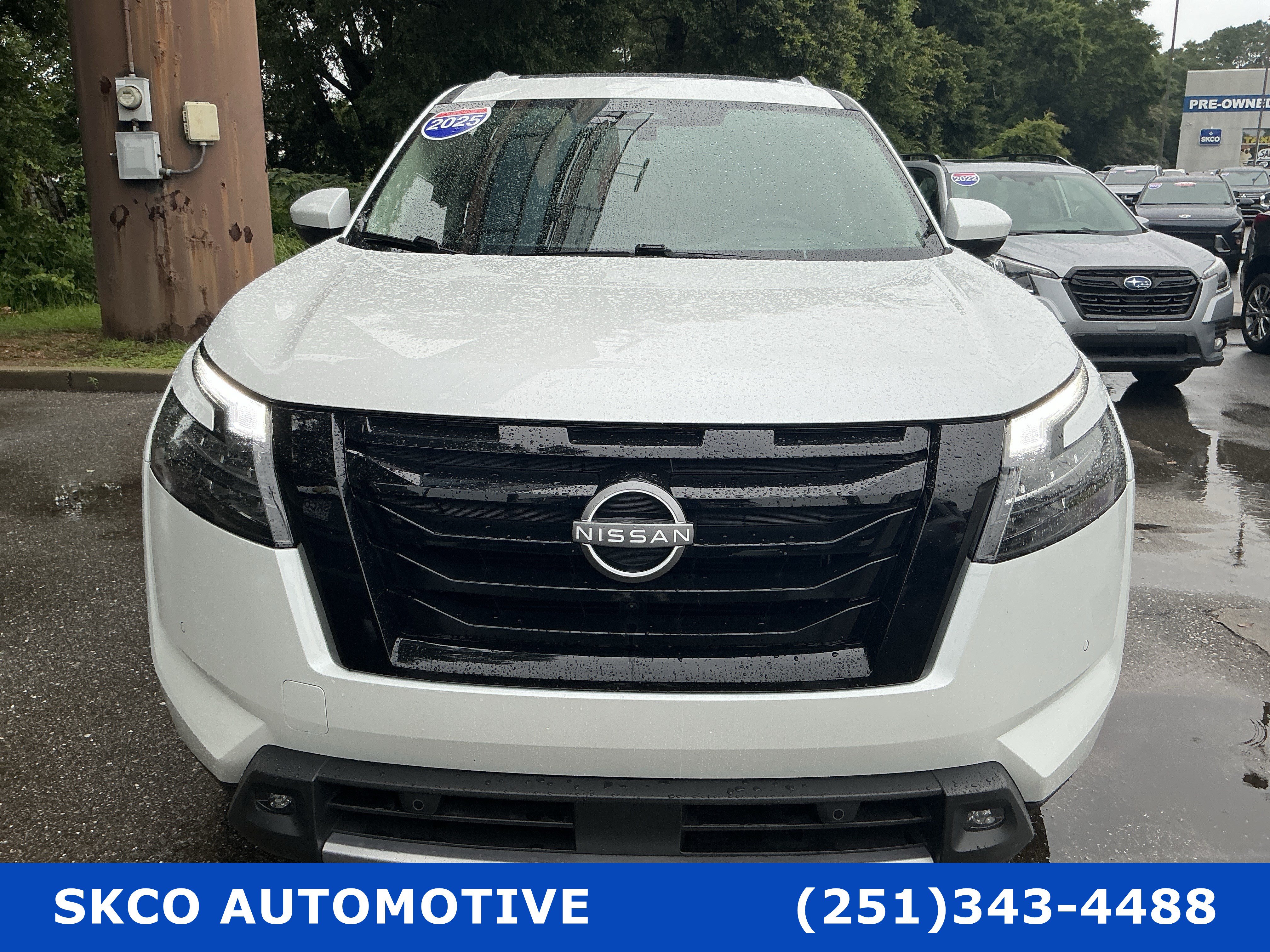 Used 2025 Nissan Pathfinder Platinum FWD image 8