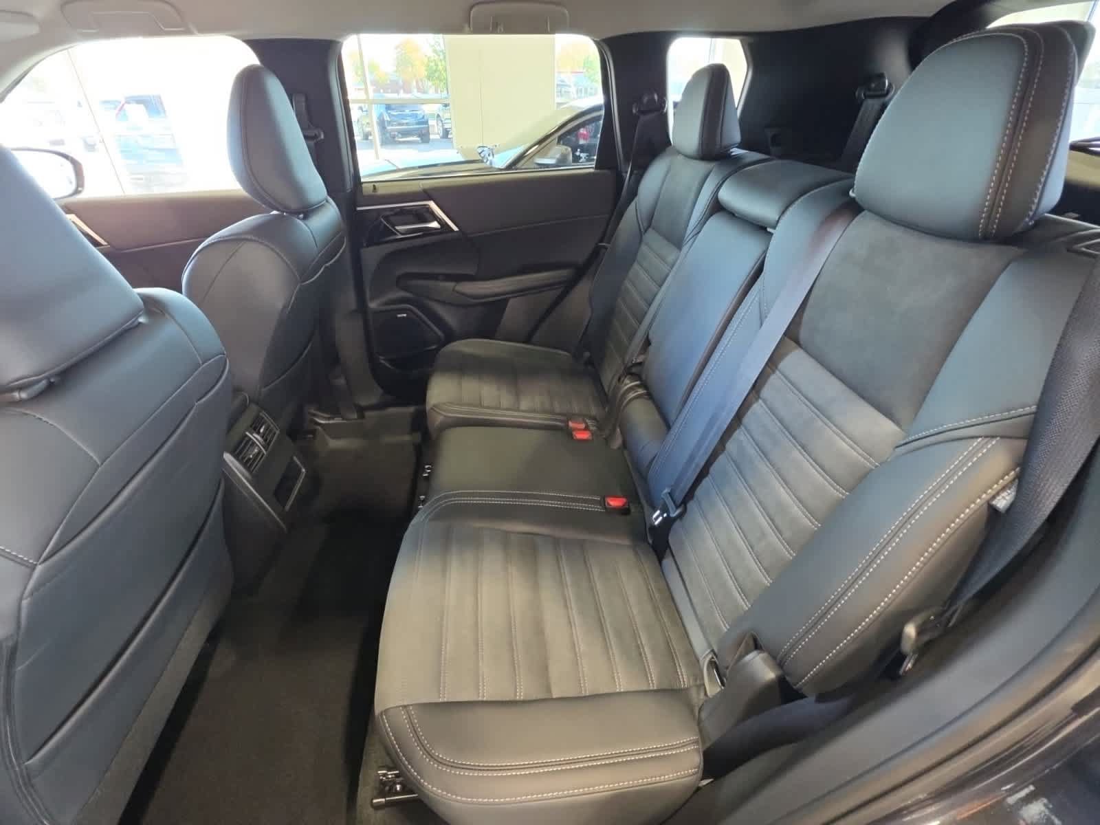 Used 2026 Mitsubishi Outlander SE FWD image 30