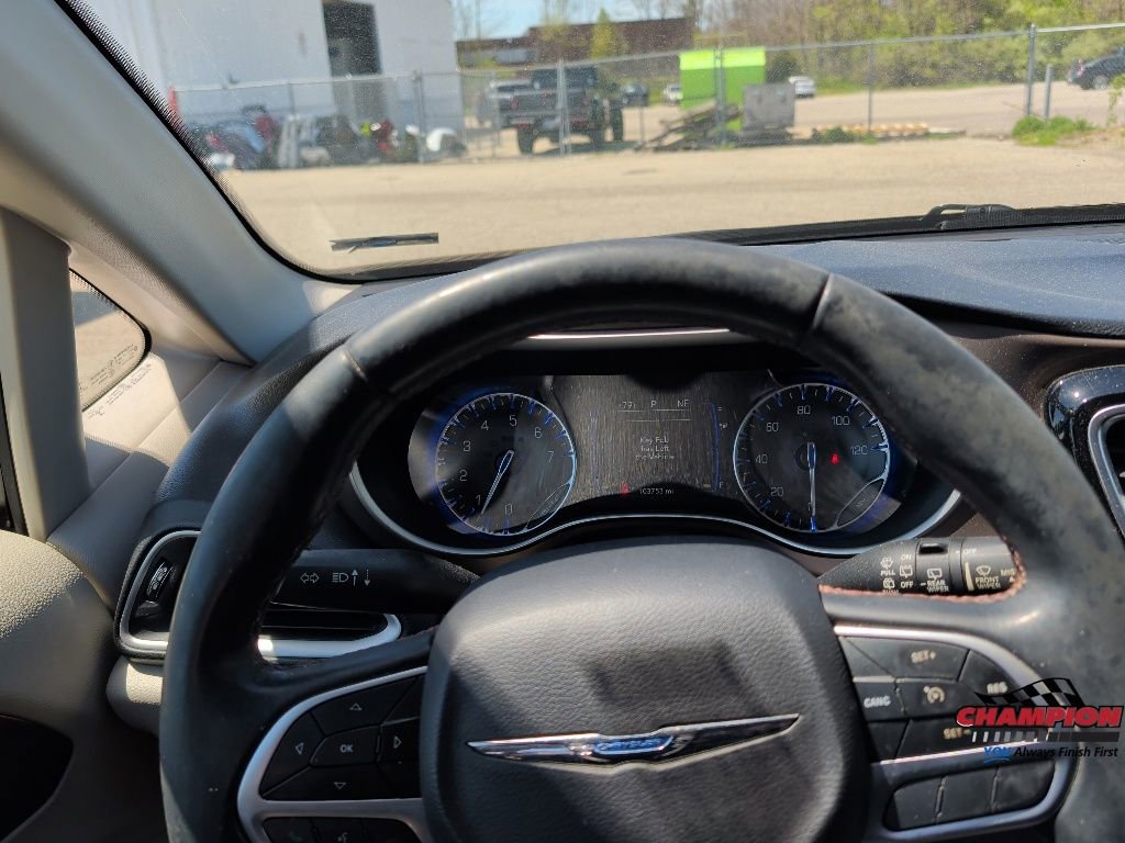 Used 2018 Chrysler Pacifica Touring-L FWD image 19
