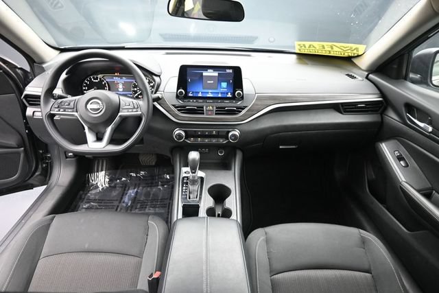 Used 2025 Nissan Altima 2.5 SV FWD image 43