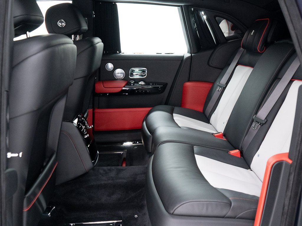 Certified 2026 Rolls-Royce Phantom Sedan w/ Leather Finishing Pack RWD image 24