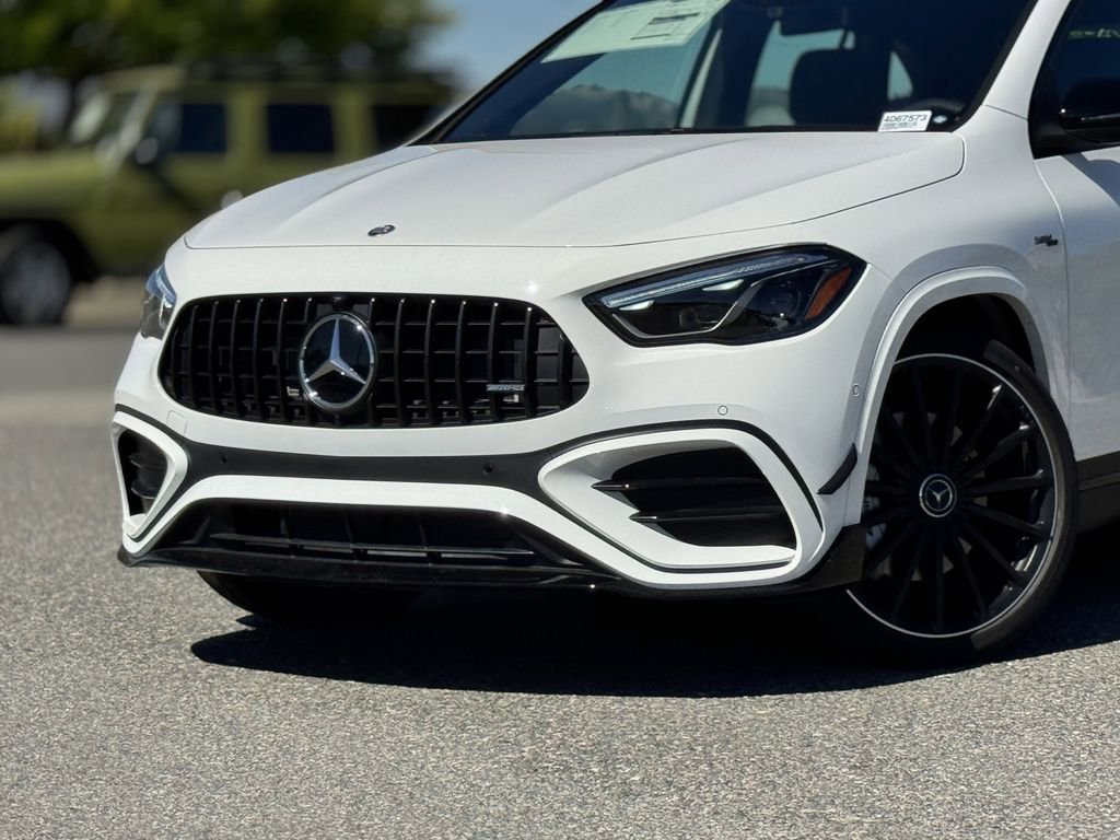 New 2025 Mercedes-Benz GLA 35 AMG 4MATIC image 3