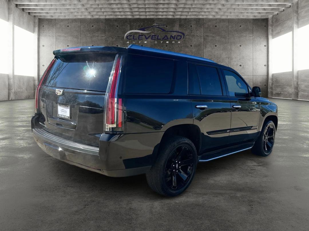 Used 2019 Cadillac Escalade Luxury w/ Escalade Sport Edition AWD/4WD image 3