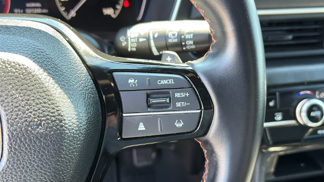 Used 2025 Honda Pilot Sport image 14