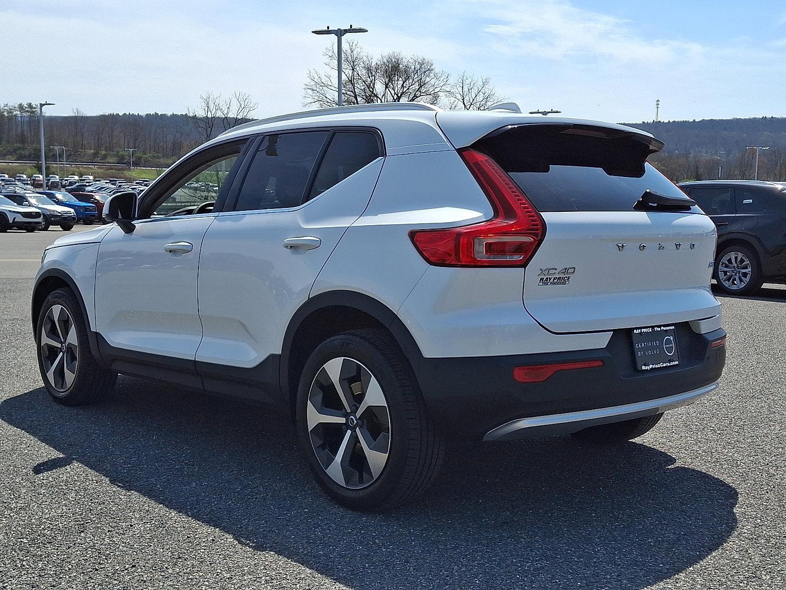 Certified 2023 Volvo XC40 B5 Plus w/ Driver Assist Package AWD/4WD image 4