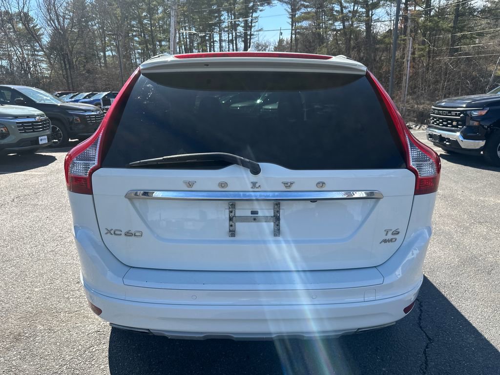 Used 2017 Volvo XC60 T6 Dynamic image 4