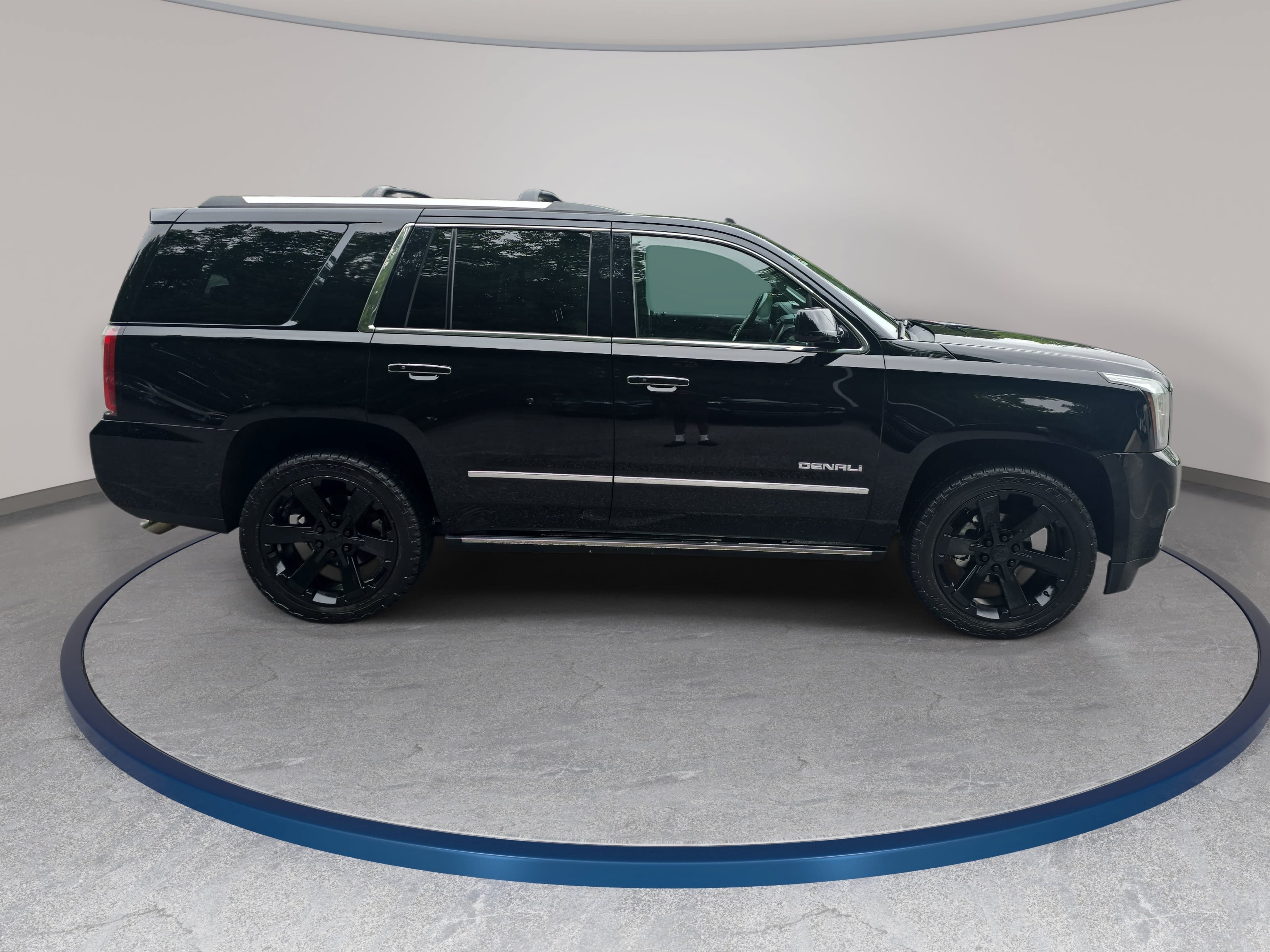 Used 2018 GMC Yukon Denali w/ Open Road Package AWD/4WD image 4