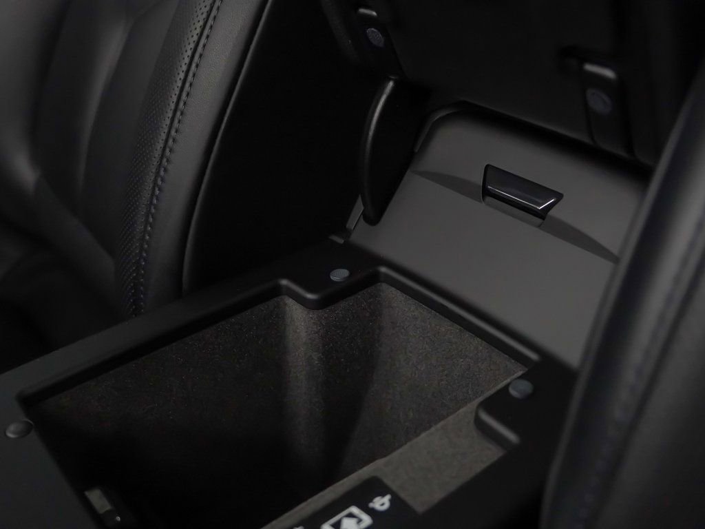 Certified 2025 Porsche Macan image 35