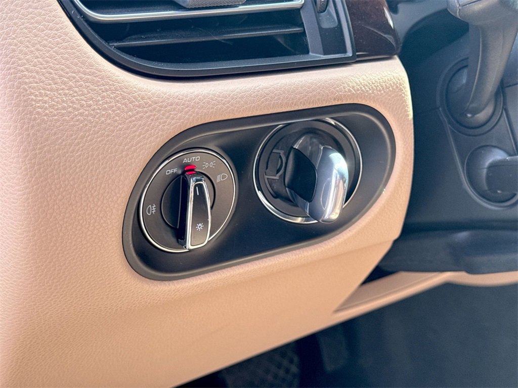 Used 2022 Porsche Macan Base image 13