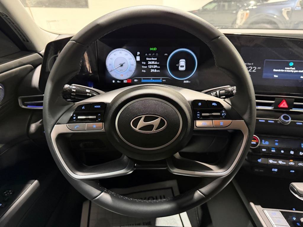Used 2026 Hyundai Elantra Limited FWD image 23