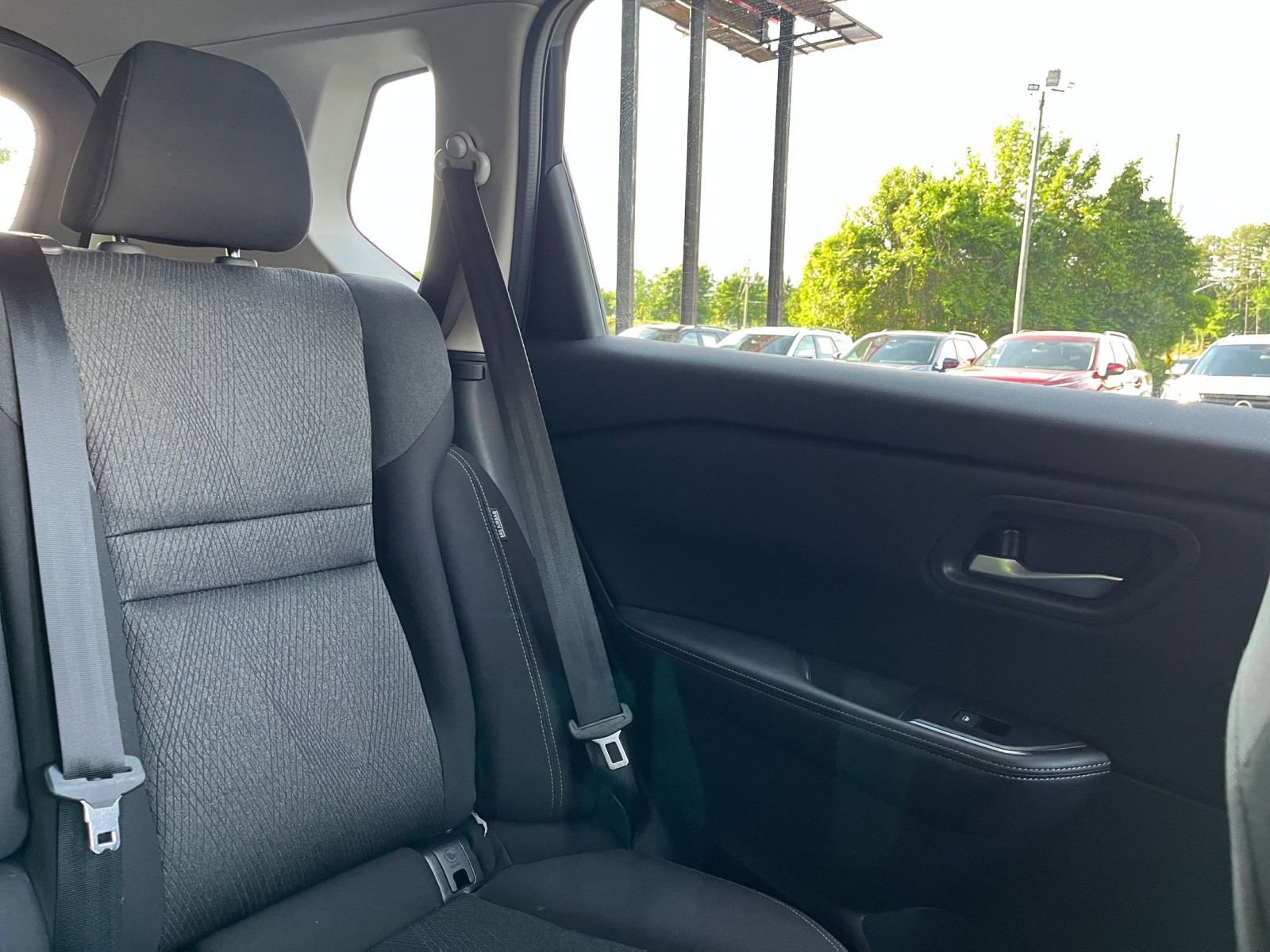 Used 2025 Nissan Rogue SV FWD image 39