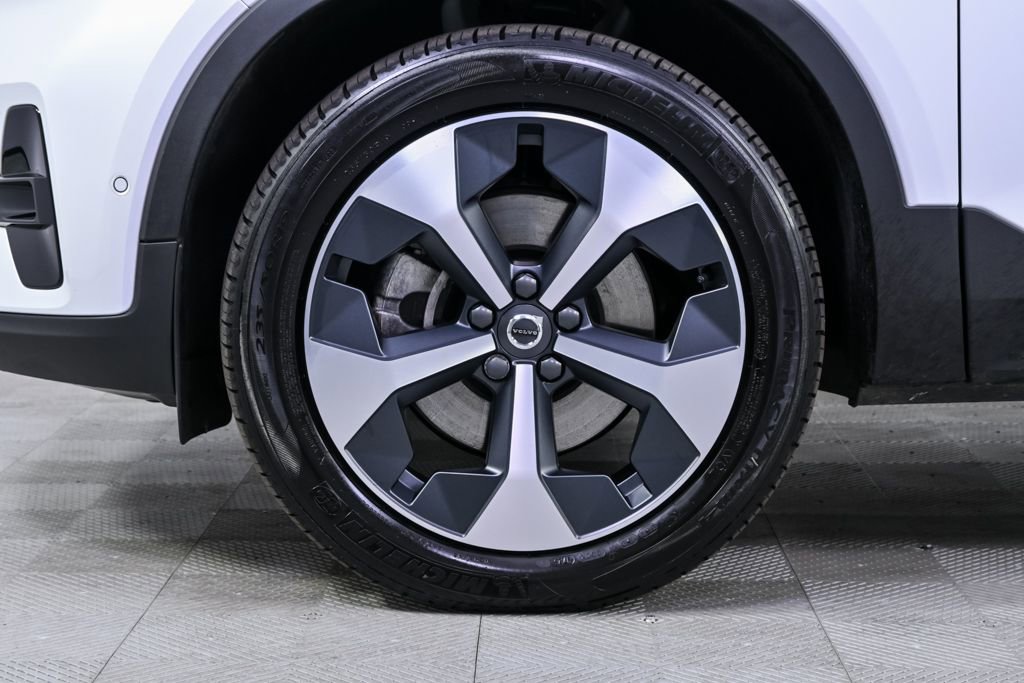 Certified 2026 Volvo XC40 B5 Plus w/ Protection Package Premier image 39