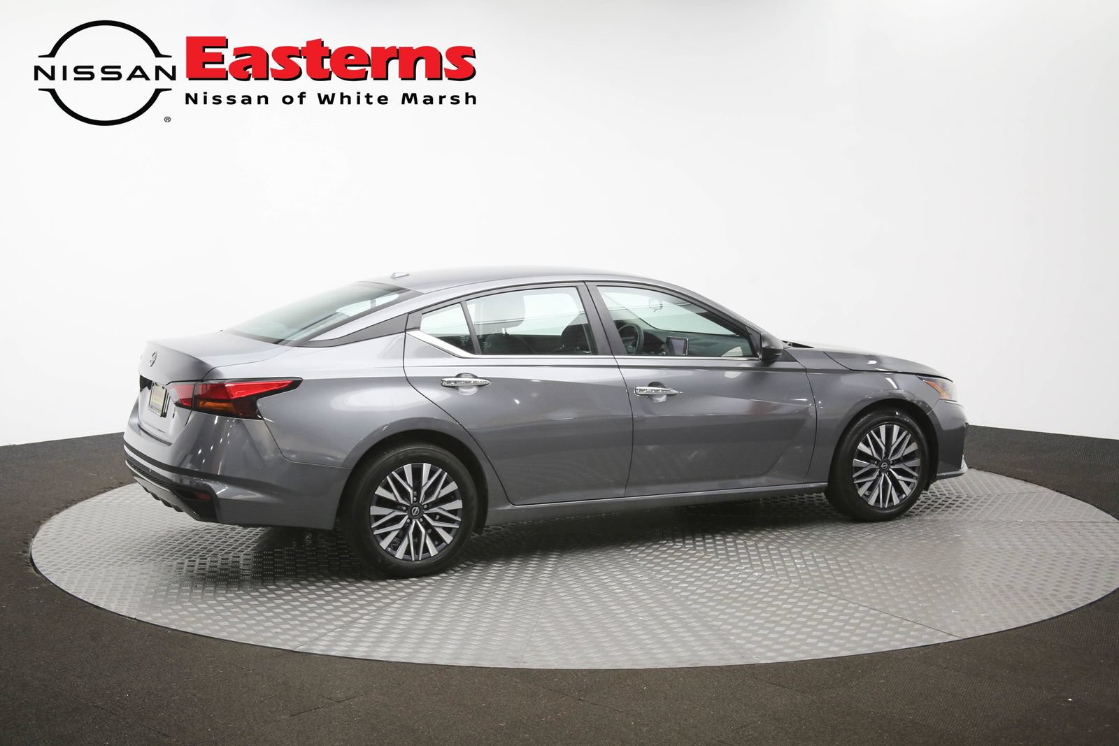 Used 2025 Nissan Altima 2.5 SV FWD image 41