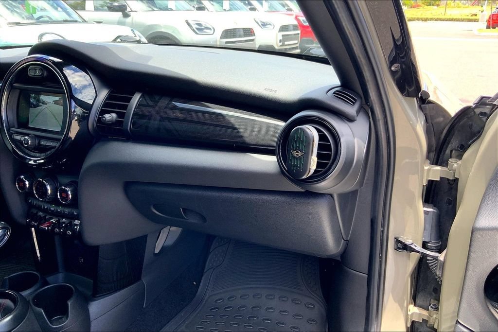 Used 2019 MINI Cooper S w/ Signature Upholstery Package FWD image 15