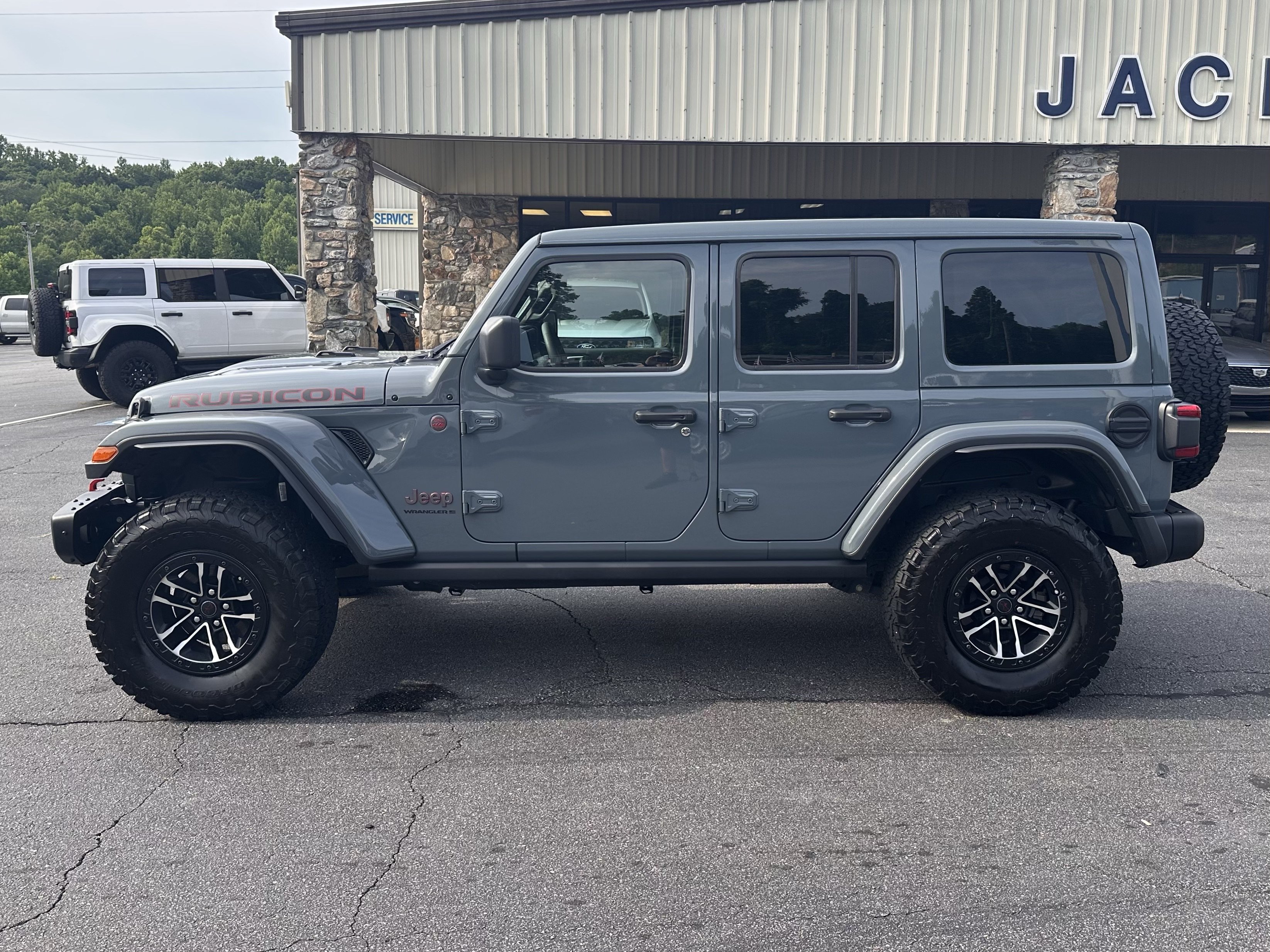 Used 2024 Jeep Wrangler Unlimited Rubicon AWD/4WD image 1