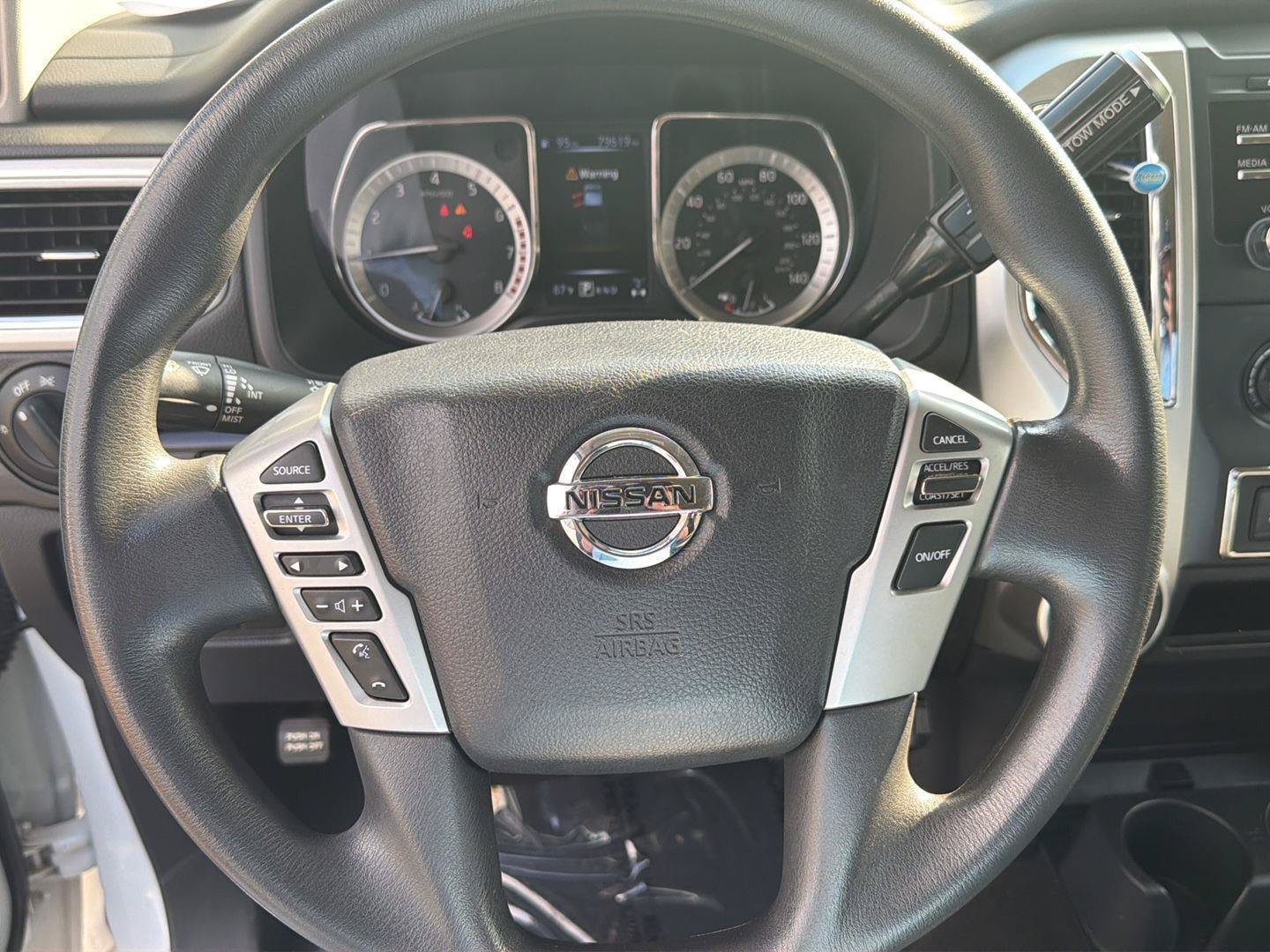 Used 2017 Nissan Titan SV AWD/4WD image 19
