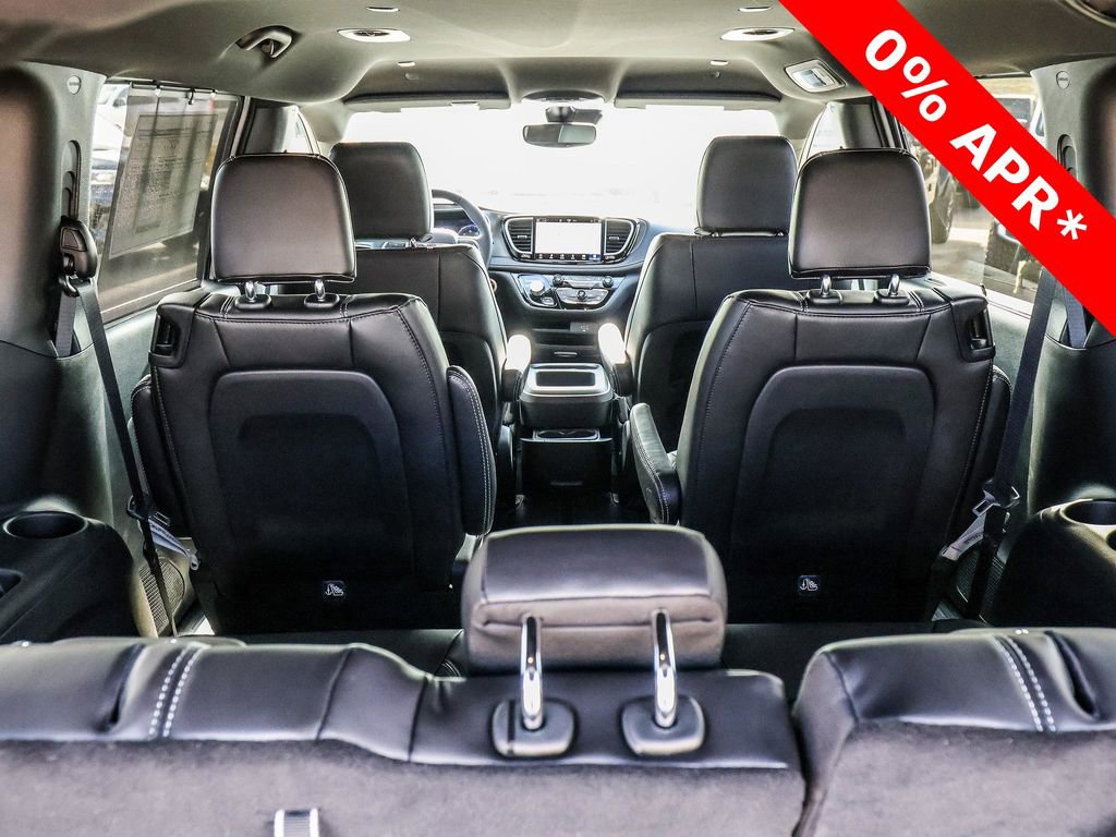New 2026 Chrysler Pacifica Select image 12