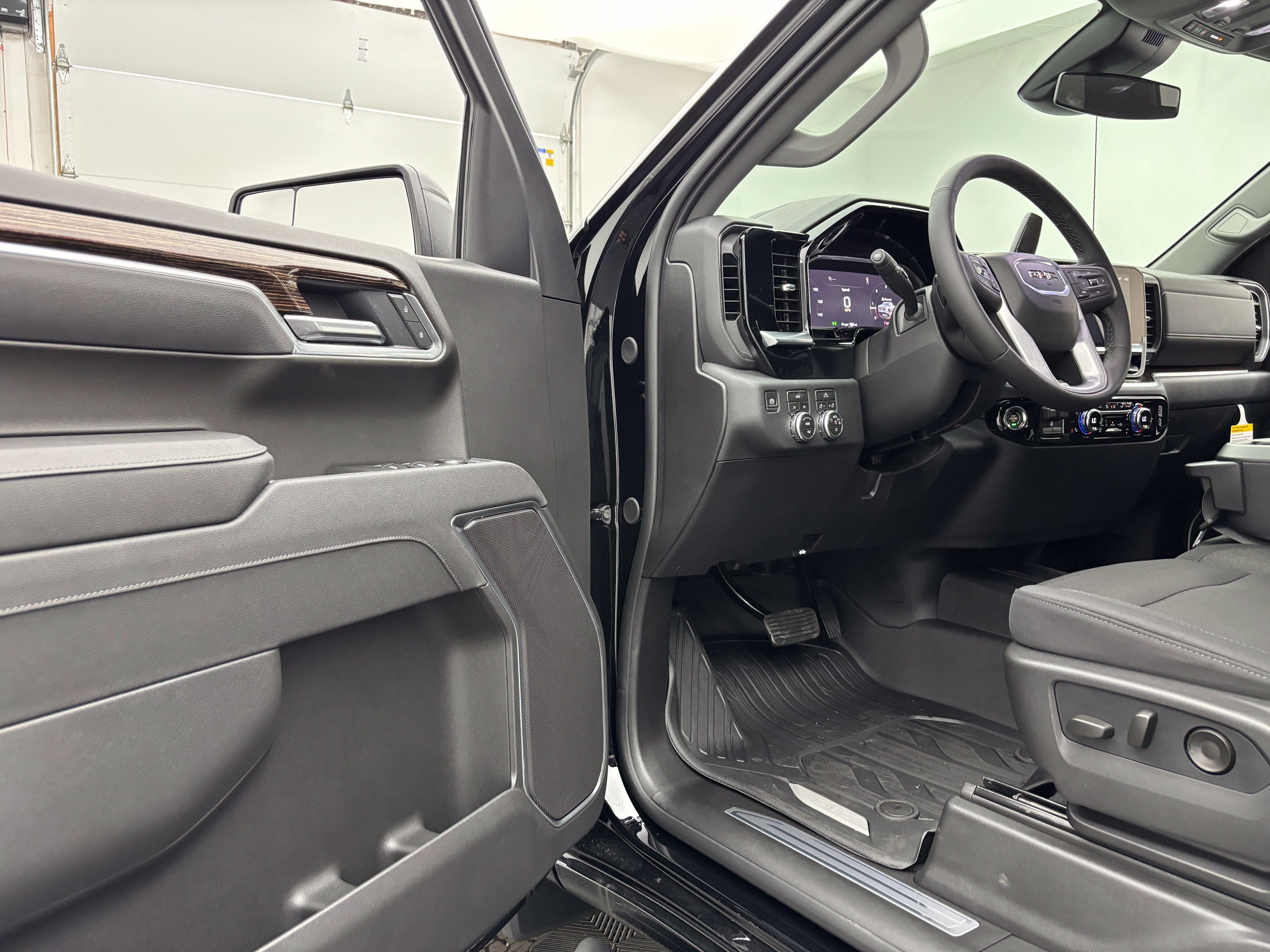 New 2026 GMC Sierra 1500 Elevation w/ Elevation Select Package AWD/4WD image 14