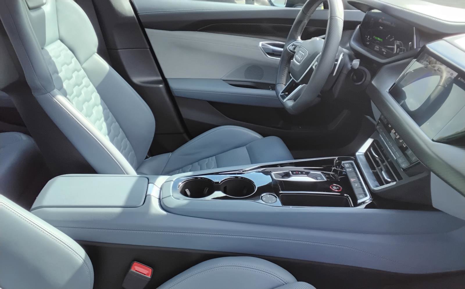 Used 2022 Audi e-tron GT Premium Plus w/ Performance Package image 27