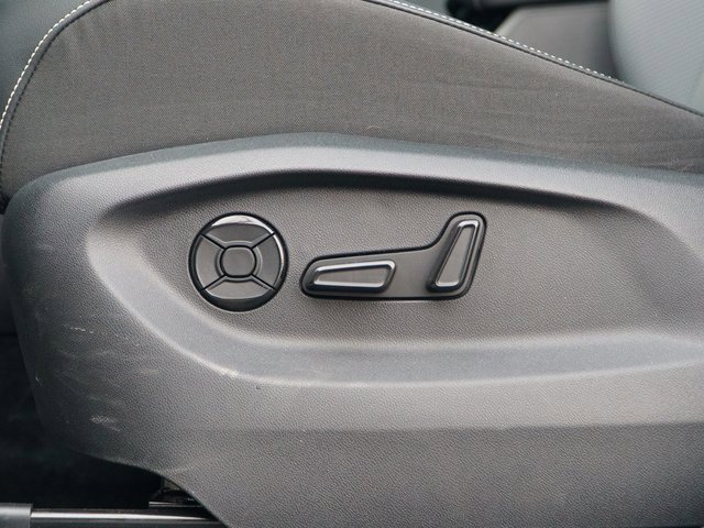 Used 2025 Volkswagen Tiguan SE w/ Panoramic Sunroof Package image 20