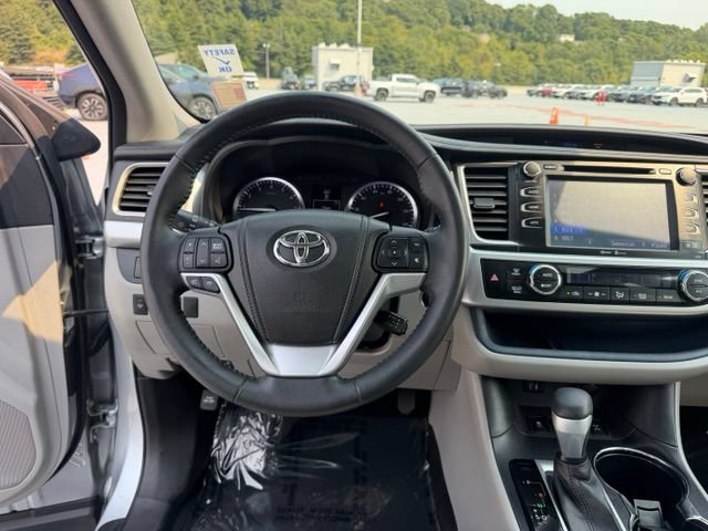 Used 2015 Toyota Highlander XLE AWD/4WD image 13