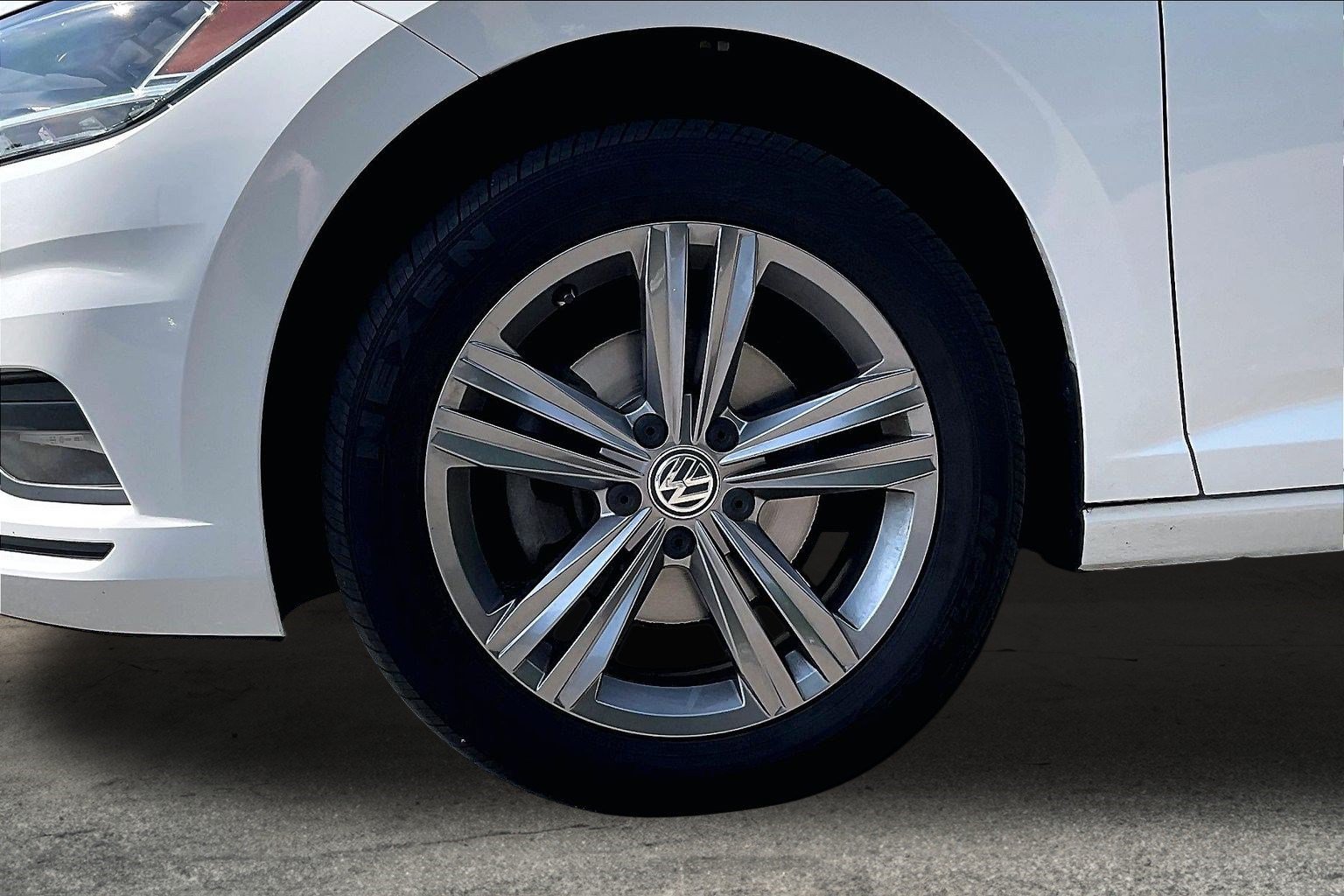 Used 2019 Volkswagen Jetta R-Line w/ R-Line Cold Weather Package FWD image 8