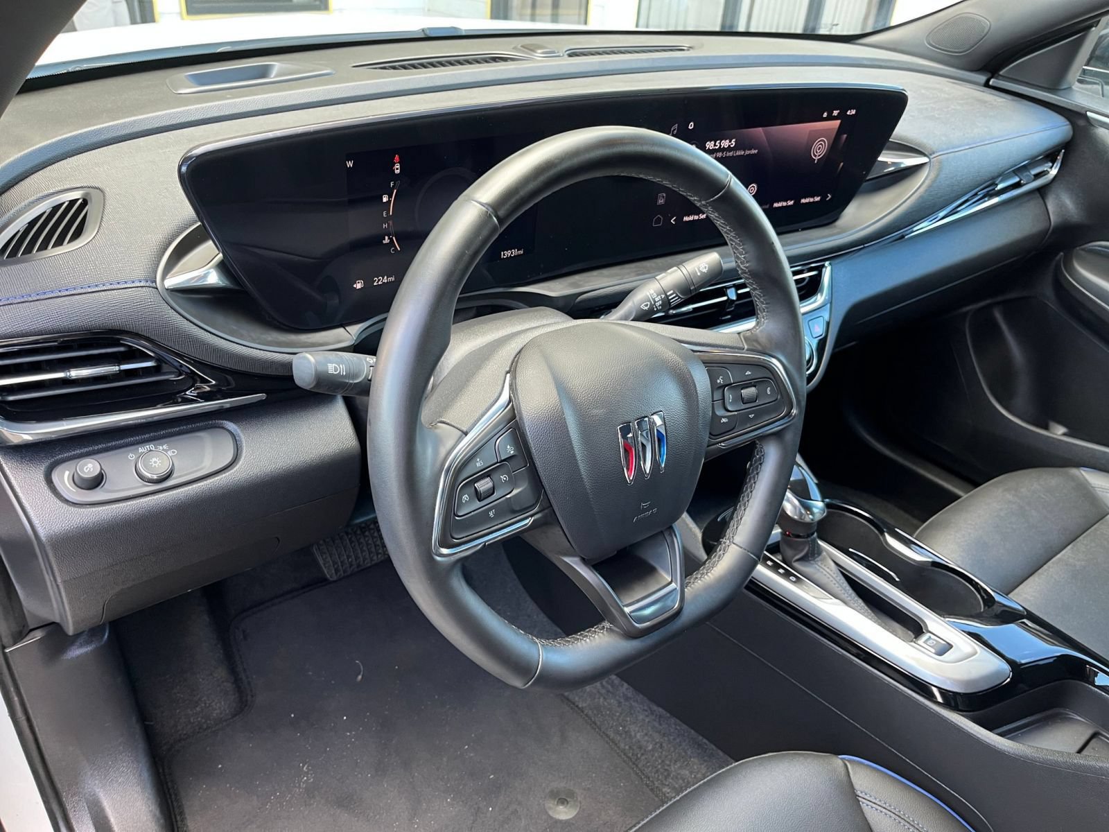 Used 2025 Buick Envista Sport Touring FWD image 32