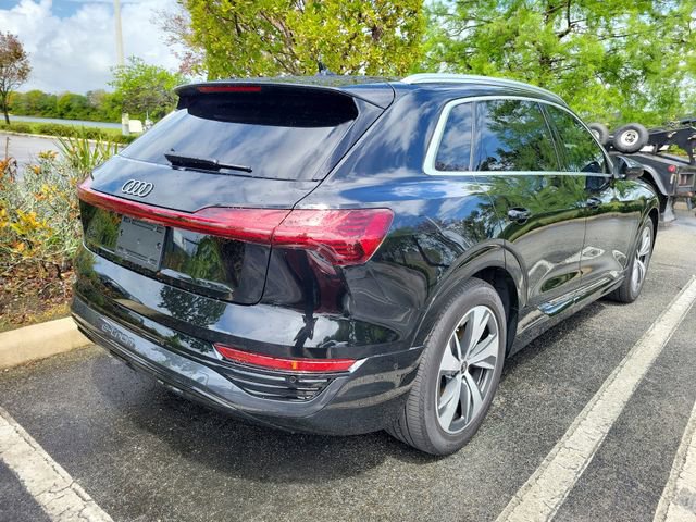 Used 2024 Audi Q8 e-tron Premium Plus w/ Premium Plus Package image 4