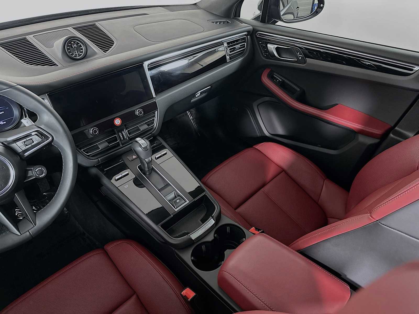 Certified 2025 Porsche Macan image 26