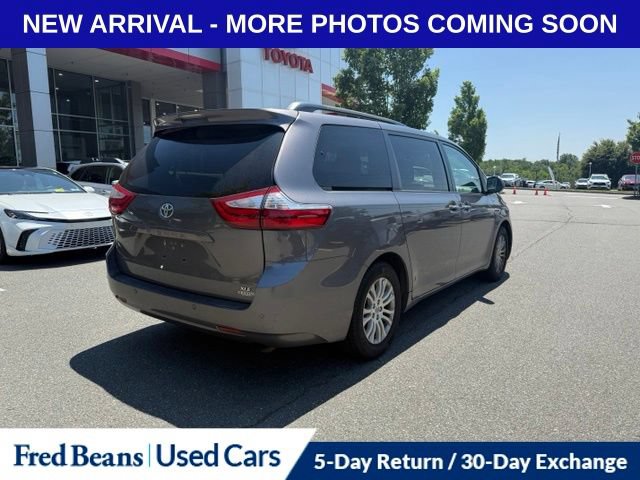 Used 2015 Toyota Sienna XLE Premium FWD image 3