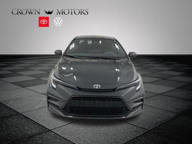 Used 2025 Toyota Corolla SE w/ SE Premium Package FWD image 2