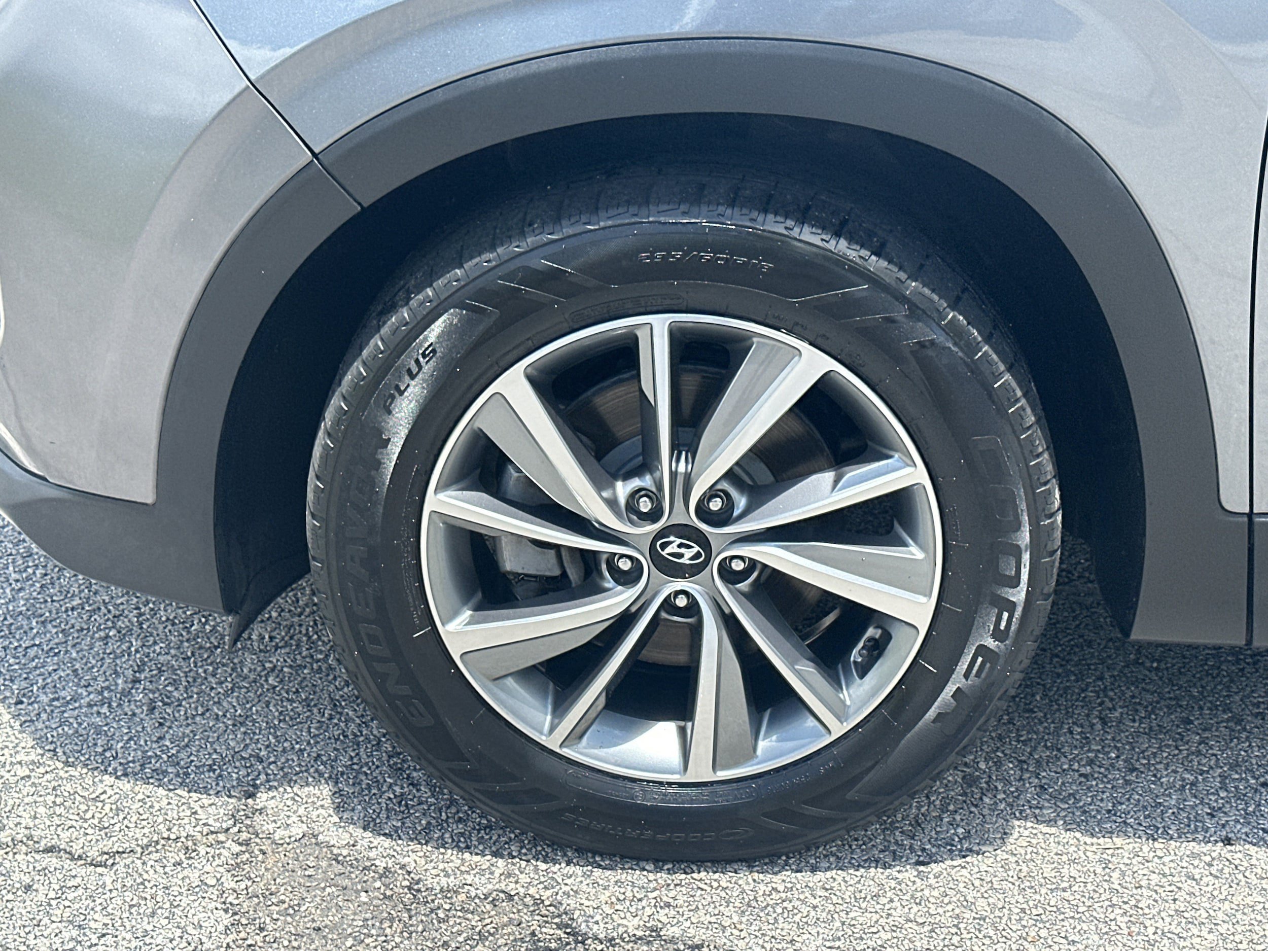 Used 2019 Hyundai Santa Fe Limited FWD image 11