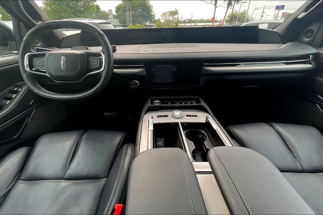 Used 2025 Lincoln Navigator Reserve w/ Jet Appearance Package image 7